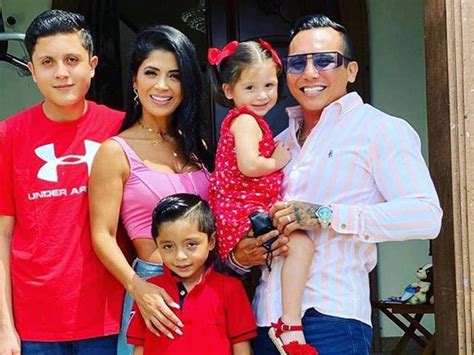 hijos kimberly flores|La hija de Edwin Luna, Dasha, es una pequeña influencer en。